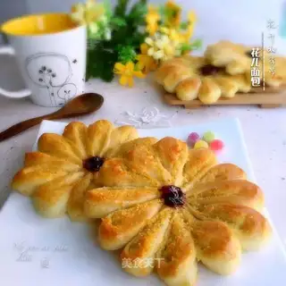 Flower coconut bread