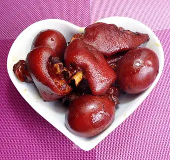 Pig-foot ginger