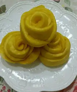 Rose pumpkin roll