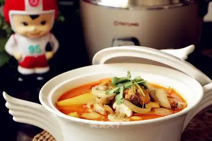 Red curry chicken gravy