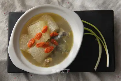 Old hen stewed the bamboo