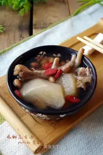 Chicken foot peanut soup