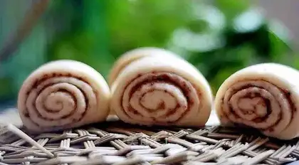 walnut sesame rolls