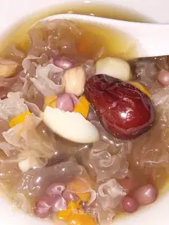 Silver-eared date soup