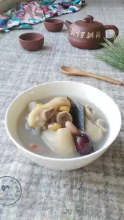 Sea bean pig hoof soup