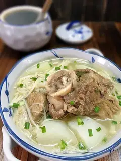 ♪ White radish, golden mushroom bone soup ♪