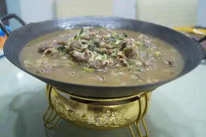 Gold-cooked iron-pot soup, fat cow