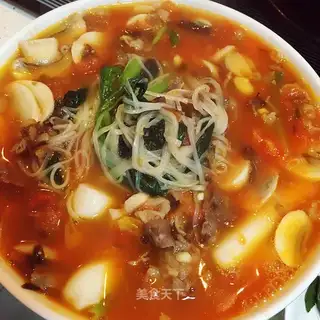 Tomato noodles soup