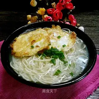Onion egg noodles