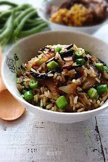 Puffed rice with meat mushrooms