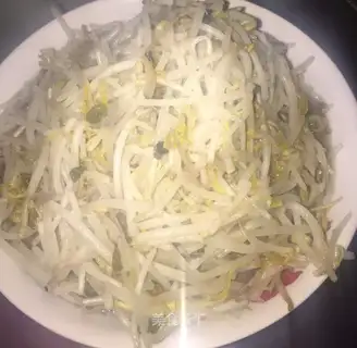 Sour green bean sprouts