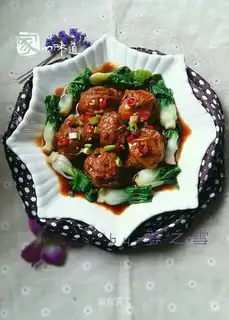 Noodle sauce and meat