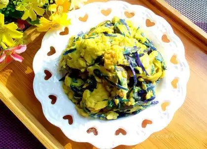 ♪ ♪ ♪ Blue fried eggs ♪