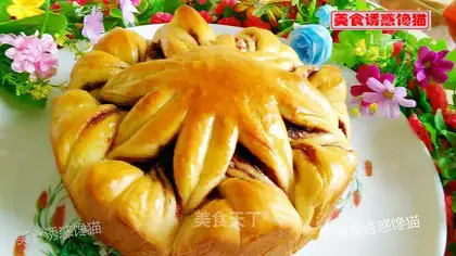 Snowflake hands tore bread
