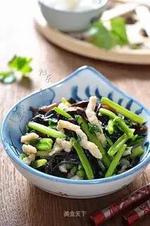 Celery-mixed meat