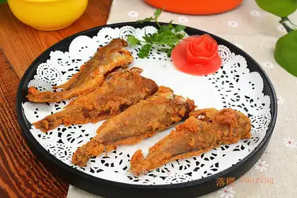 Snack, yellow fish