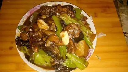 Pine mushroom potato chicken