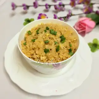 Onion egg fried rice