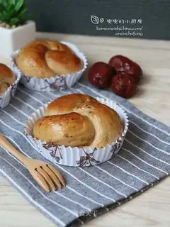 Red-tree walnut bread