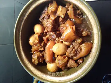 Sweetly jealous pig feet