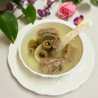 Blue olive ribs soup