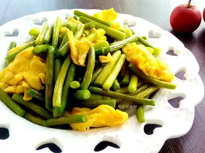 Garlic fried eggs