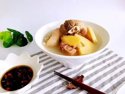 A pig's hoof soup