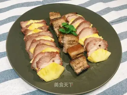 Pineapple sauce and roast meat