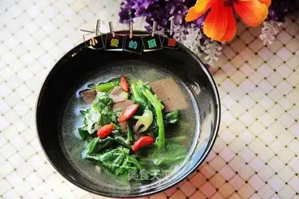 Pork blood spinach soup