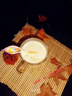 Pineapple yogurt shake