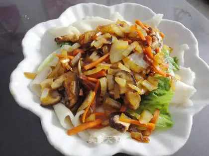Mixed noodles with vegetables
