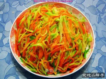 stir-fried two-color shredded radish
