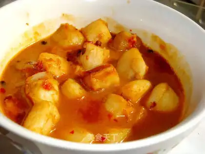 Bedding with tomato sauce