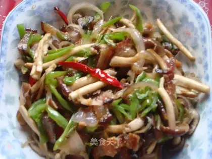 stir-fried bacon with tea tree mushroom