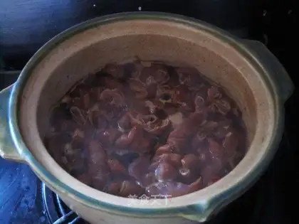 Casserole pork intestines