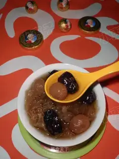 Red dates, longan and white fungus soup