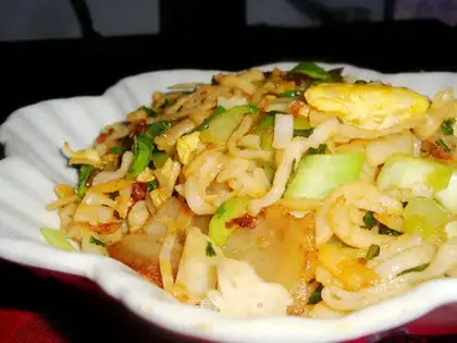 Fried noodles with cabbage