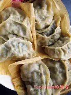 steamed dumplings with moss and mushroom