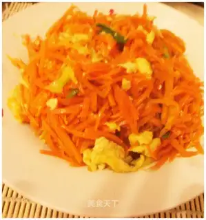 Scrambled eggs with carrot