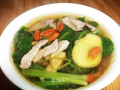 Spinach pork liver soup