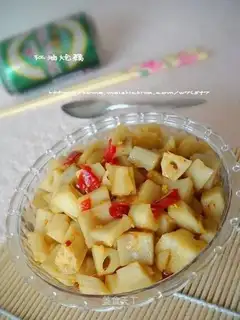 Sauce lotus root in red oil