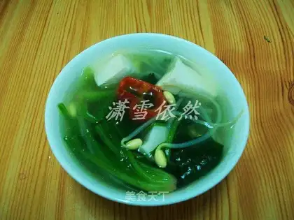 Spinach bean sprout soup