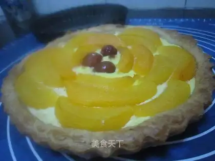 Flying cake yellow peach pie