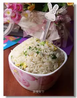 Fried rice with egg with beans and onions