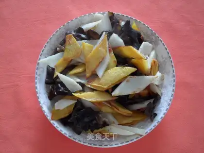 Fried sweet potatoes with yam and fungus