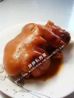 Home-cooked braised pig's feet