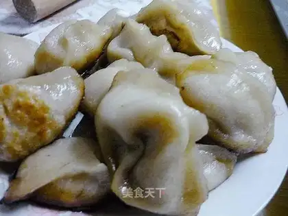 Fried buns with cabbage and pork