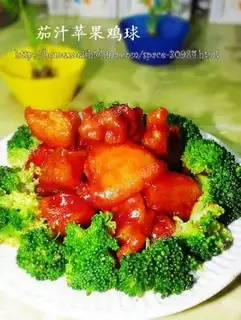 Chicken balls with apple in tomato sauce