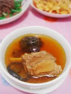 Stewed pork exhibition with stone ginseng