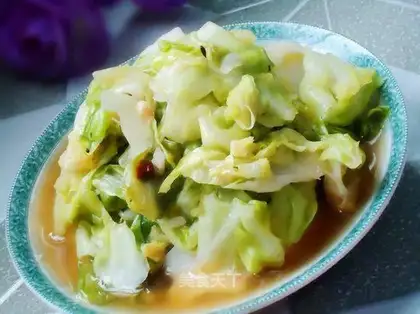 Hot and sour shredded cabbage